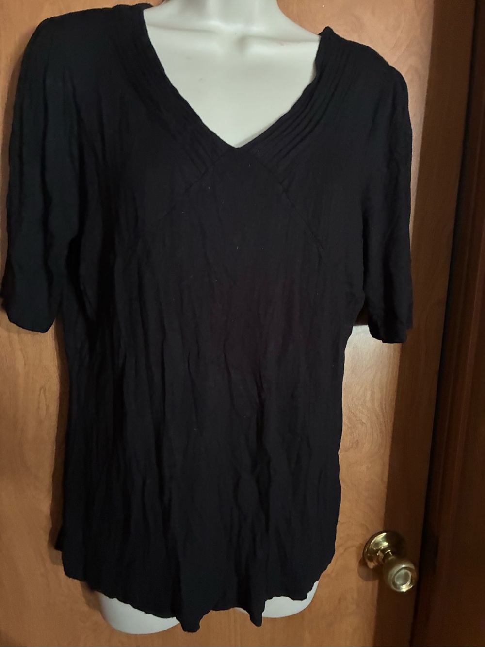 Women’s Black V-Neck Short Sleeve Top